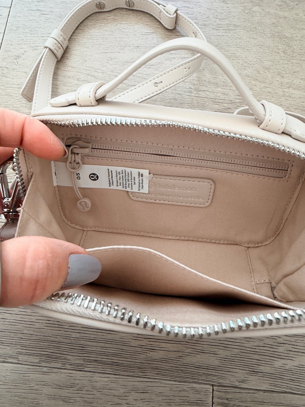lululemon athletica leather alternative camera bag NWOT - Picture 4 of 4